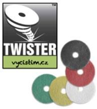 Čištění betonových dlaždic