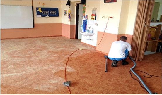 Čištění koberců v kancelářích