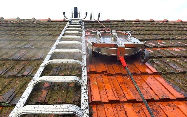 Výškové čištění a mytí střech