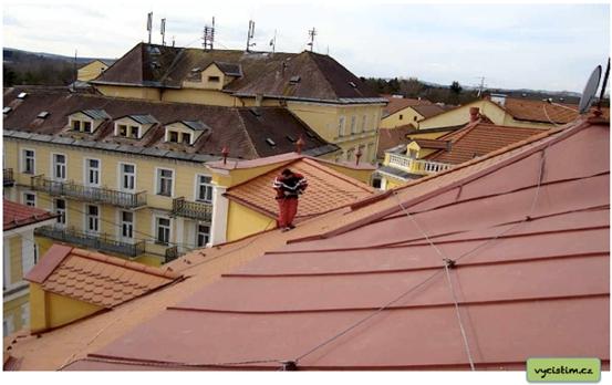 Ruční nátěr a impregnaci střechy