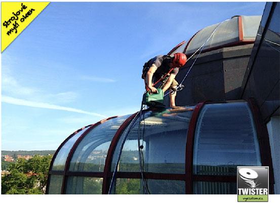 Výškové mytí skel